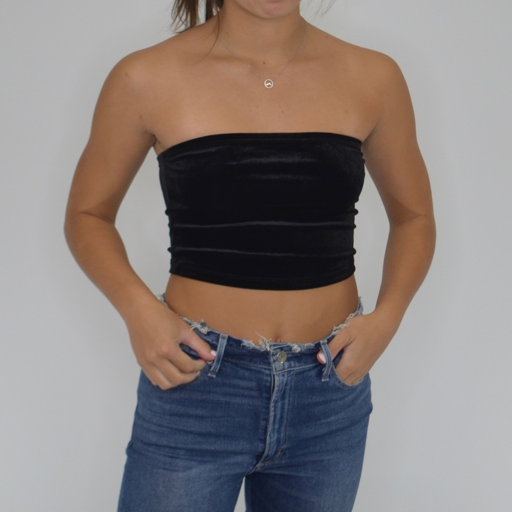 Black velvet tube top✨